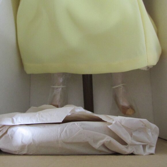 Snow White Porcelain Doll - Picture 7 of 10